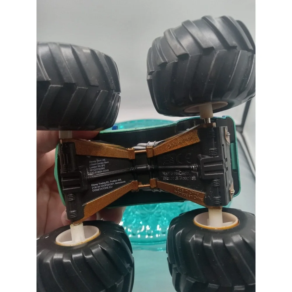 Disney Store Pixar Cars On The Road Ivy‎ Exlusive 1:43 Diecast Monster Truck
